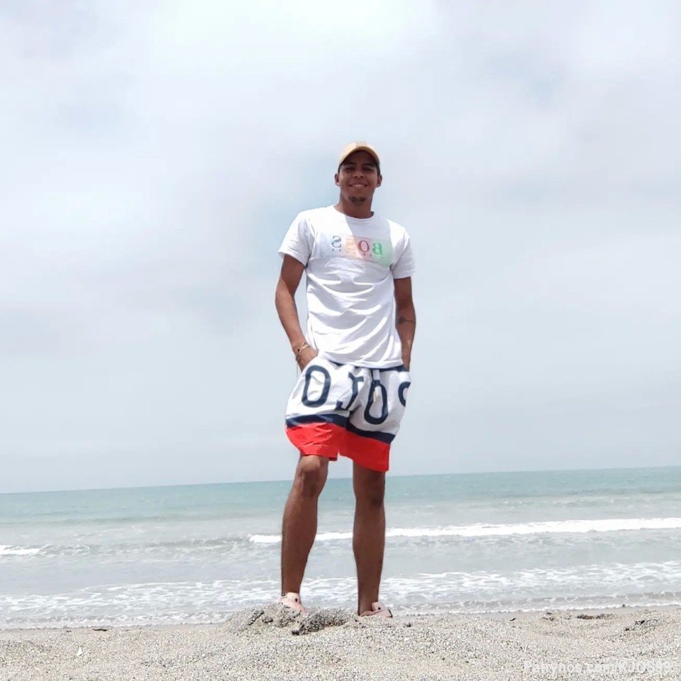 Comentame sin miedo y sígueme, quién quita, nos podamos conocer y cumpla tus fantasías o lo que pidas. 
Call me: 0991732310